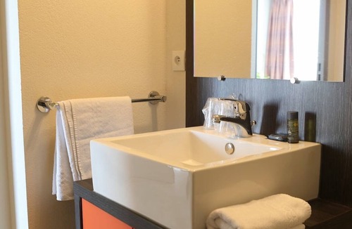 Chevilly-Larue Hotel | Comfortable Paris Sud Stay Near Business Parks | 2 Units