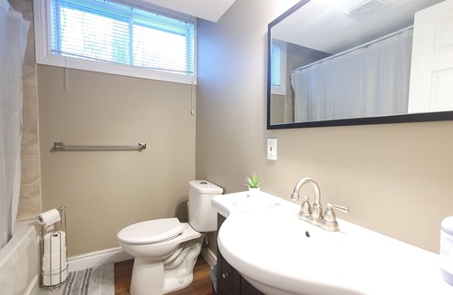 Kingston House | Comfortable Private 2bedroom with Full Kitchen