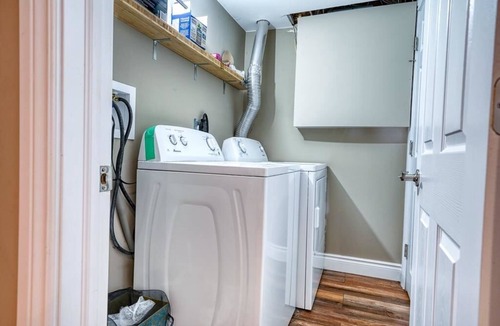 Kingston House | Comfortable Private 2bedroom with Full Kitchen