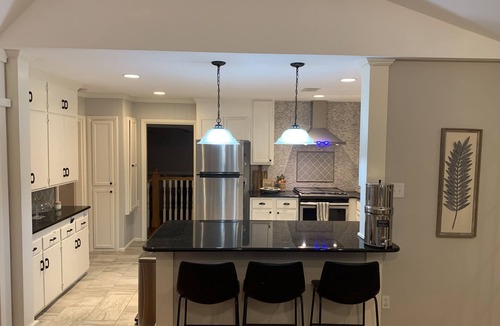Mountainview House | Comfortable, Private and quiet 2600sf remodeled 3/2. Close to Target H‑E‑B etc
