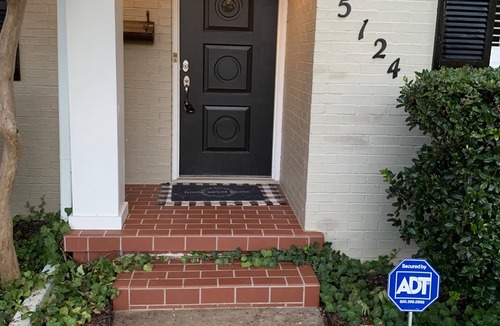 Mountainview House | Comfortable, Private and quiet 2600sf remodeled 3/2. Close to Target H‑E‑B etc