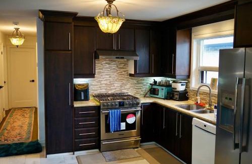 Hillcrest Village House | Comfortable Private Room