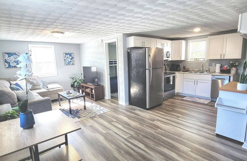 Portsmouth Cottage | Comfortable & Private 2 Bedrm Cottage w/King bed.