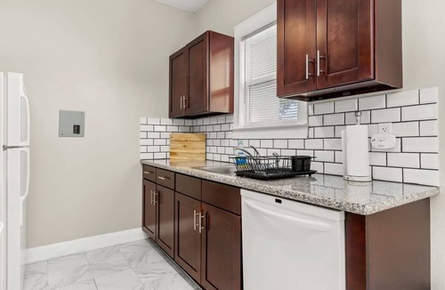 Midtown Apartment | Comfortable Queen bed Near it All
