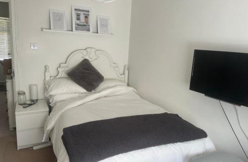 Wallingford House | Comfortable Quiet Room in shared 3 bedroom hse Centre