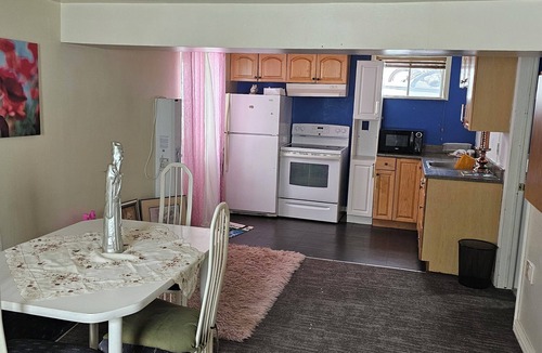 Fabreville House | Comfortable & Relaxing Private Apartment in Laval, Minutes from Everything