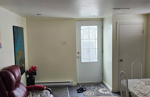 Fabreville House | Comfortable & Relaxing Private Apartment in Laval, Minutes from Everything
