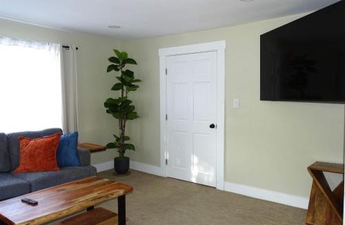 Framingham Apartment | Comfortable Renovated 3 Bed Apartment