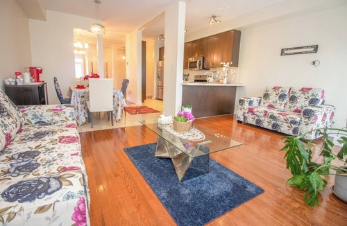 Meadowvale Village House | Comfortable Residential 4BR Home with 2 Free parking.
