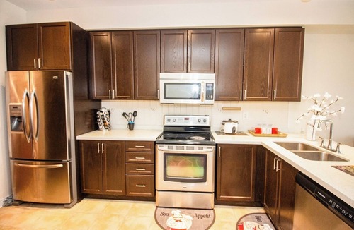 Meadowvale Village House | Comfortable Residential 4BR Home with 2 Free parking.