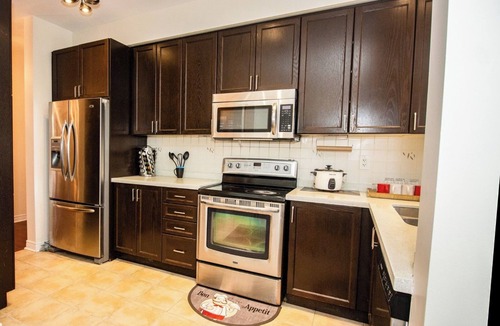 Meadowvale Village House | Comfortable Residential 4BR Home with 2 Free parking.