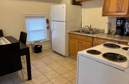 Old North End Apartment | Comfortable retreat~step into downtown ~3bdr/1ba