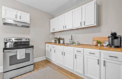 Portsmouth Apartment | Comfortable retreat w/backyard & parking