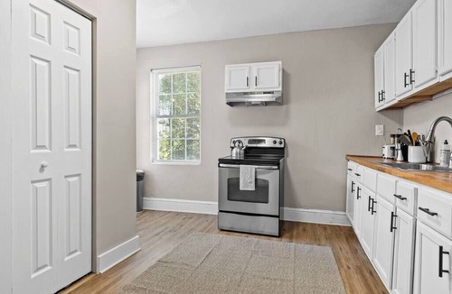 Portsmouth Apartment | Comfortable retreat w/backyard & parking