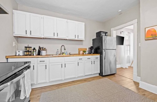 Portsmouth Apartment | Comfortable retreat w/backyard & parking