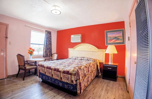 El Paso Hotel | Comfortable Room Close to El Barrio Park – Excellent Value for Clean Comfort