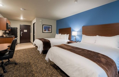 Grant Creek Hotel | Comfortable Room for Extended Stays Near Airport & Local Hotspots