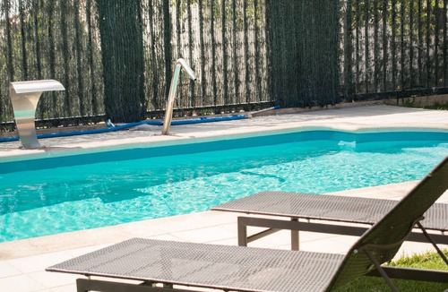 Garinoain Hostel | Comfortable room for couples with private pool