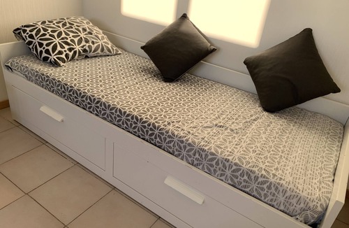 Vaulx-en-Velin Bed & Breakfast | Comfortable room for 3 people