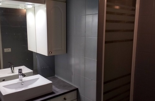 Les Epinettes House | Comfortable room near train station