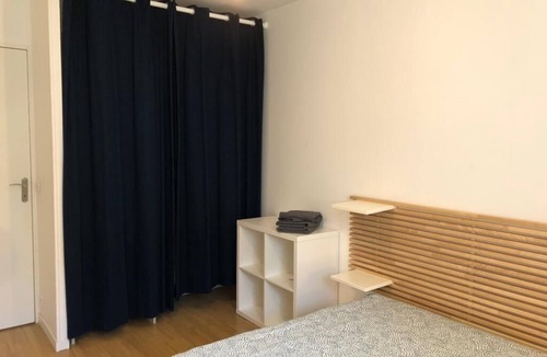 Les Epinettes House | Comfortable room near train station