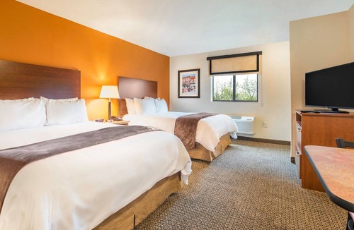 Hastings Hotel | Comfortable Room Near the Hastings Kool-Aid Museum