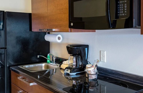 Hastings Hotel | Comfortable Room Near the Hastings Kool-Aid Museum