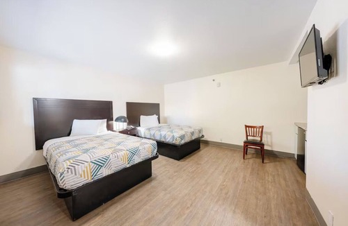 Hollywood District Hotel | Comfortable Room Near Public Transit – Great Value
