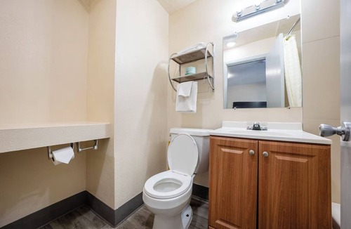 Hollywood District Hotel | Comfortable Room Near Public Transit – Great Value