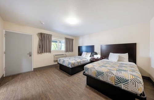 Hollywood District Hotel | Comfortable Room Near Public Transit – Great Value