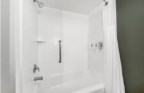 Amarillo Hotel | Comfortable Room w/Convenient Parking – Close to Westgate Mall + Top Restaurant
