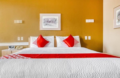 Wichita Falls Hotel | Comfortable Room w/Queen Bed – Great Value Near Local Attractions