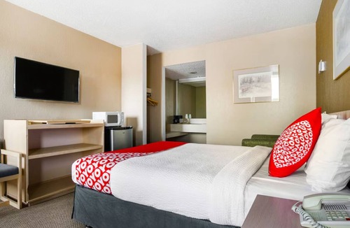 Wichita Falls Hotel | Comfortable Room w/Queen Bed – Great Value Near Local Attractions
