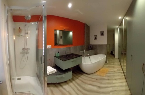 Aiguelèze House | Comfortable rooms on the water's edge, ideal for couples and families!