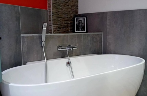 Aiguelèze House | Comfortable rooms on the water's edge, ideal for couples and families!