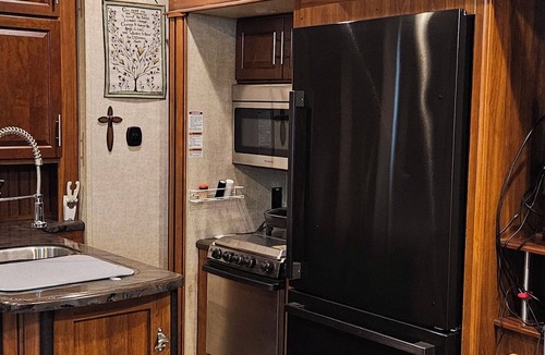 Cedar Lane House | Comfortable RV 5th Wheel located in Sargent, TX in the coastal town of Sargent.
