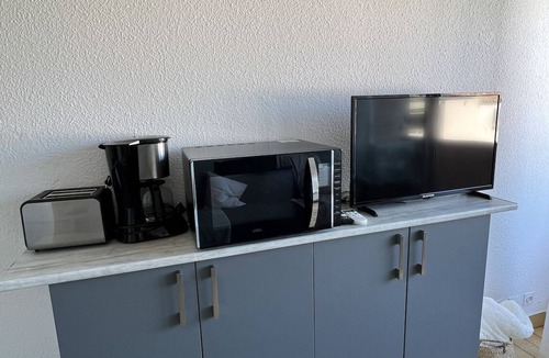 Balaruc-les-Bains Apartment | Comfortable studio, ideally located with parking, for curists.