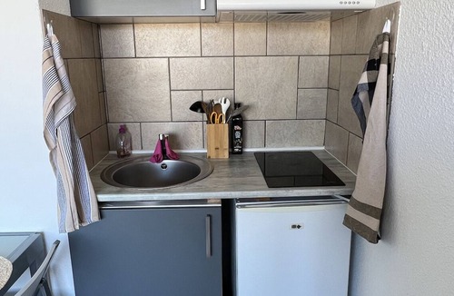 Balaruc-les-Bains Apartment | Comfortable studio, ideally located with parking, for curists.