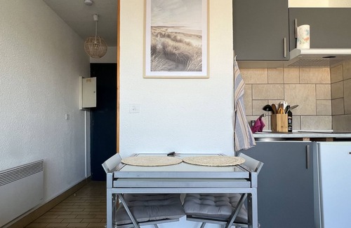 Balaruc-les-Bains Apartment | Comfortable studio, ideally located with parking, for curists.