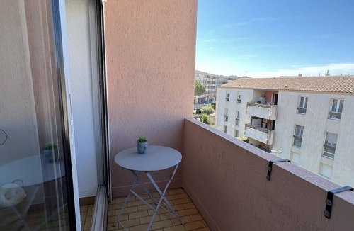 Balaruc-les-Bains Apartment | Comfortable studio, ideally located with parking, for curists.