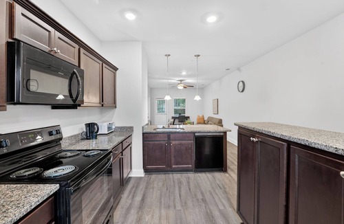 Savannah Apartment | Comfortable Savannah Stay With Amenities