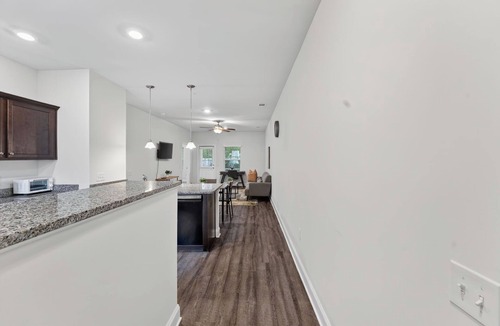 Savannah Apartment | Comfortable Savannah Stay With Amenities