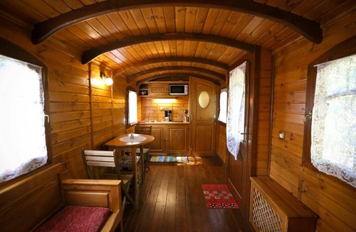 Leognan Cottage | Comfortable self-catering caravan