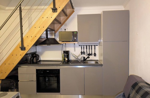 Le Pontet Apartment | Comfortable self-contained apartment with air conditioning 3 km from Avignon ramparts
