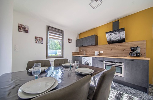 Vignot House | Comfortable single-storey house with garage and land