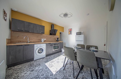 Vignot House | Comfortable single-storey house with garage and land