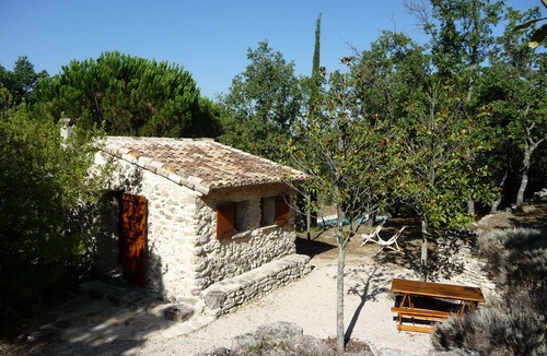 Mormoiron House | Comfortable small stone 18th Century cabin, private pool, exceptional site