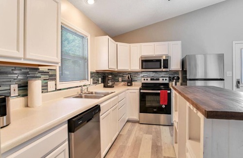 Royal Pines Villa | Comfortable South Asheville Townhome W/Hot Tub