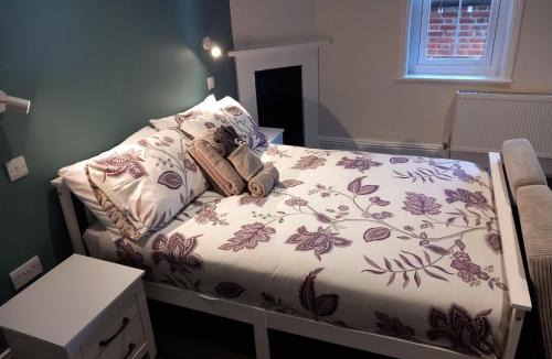 Cranleigh House | Comfortable Spacious Double Ensuite Room