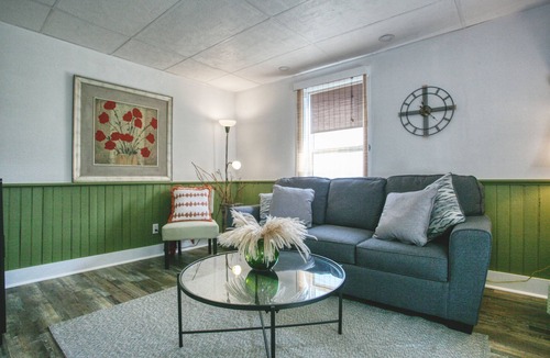 Beamsville Other | Comfortable spacious farmhouse vineyard location. Ensuite bathrooms.